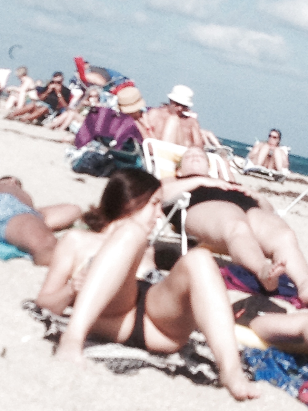More Beach Teen bikini cameltoe  (2/7)