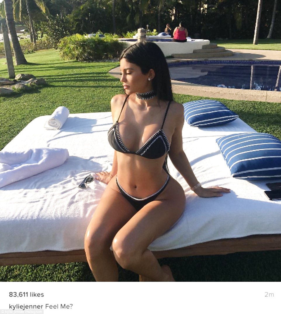 Kylie Jenner - PAWG Bikini - Ameman (3/9)