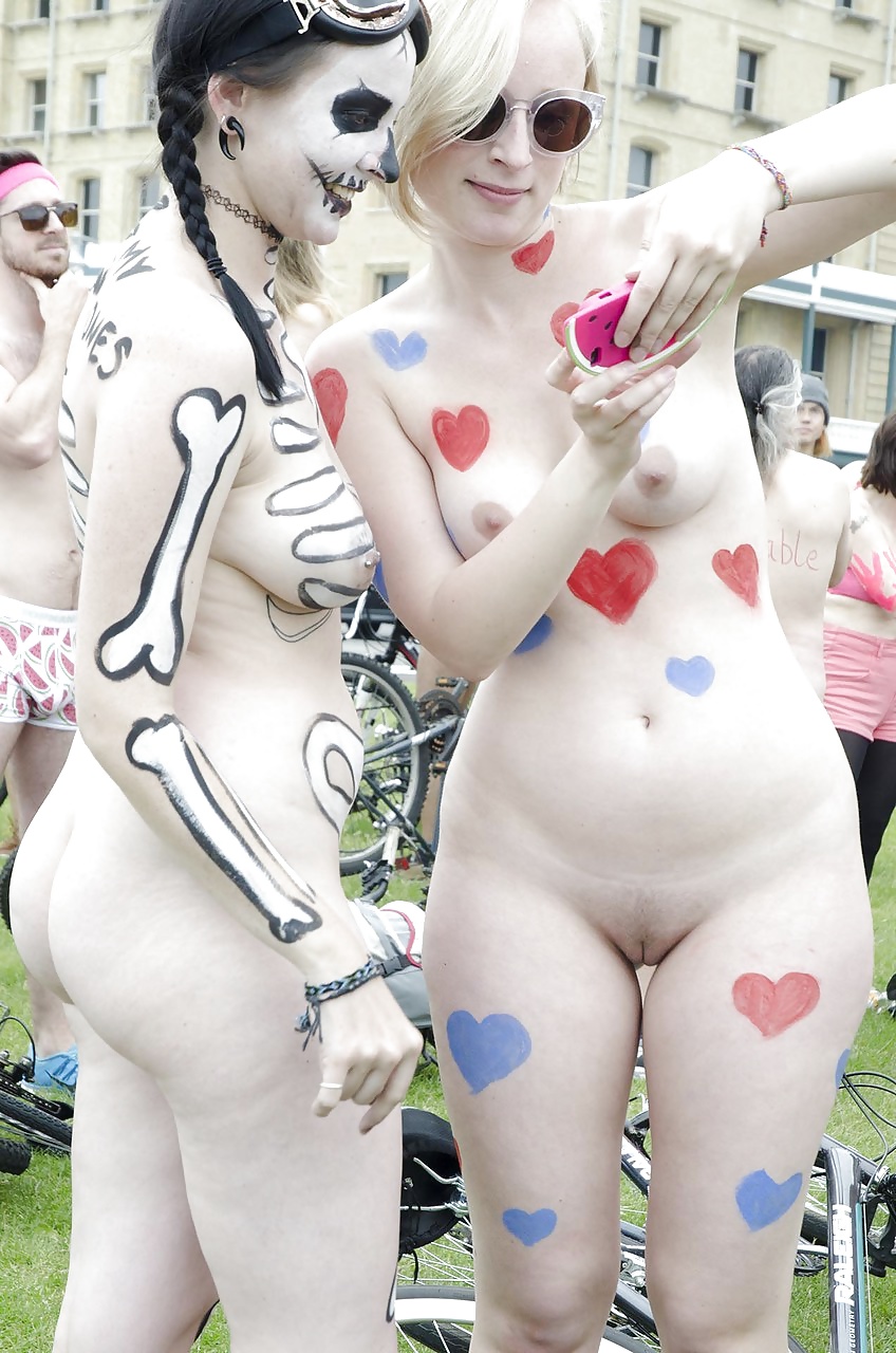 Some fine public bodypainting and more - Photo #27.