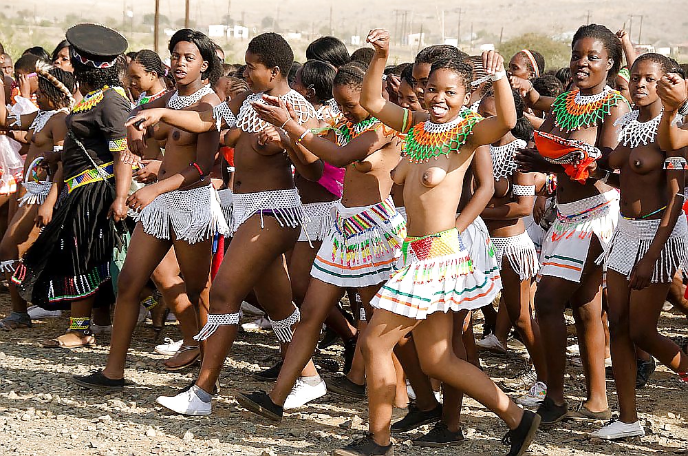 Ghana Girls Dance Azonto Naked :: lovetomoon.com