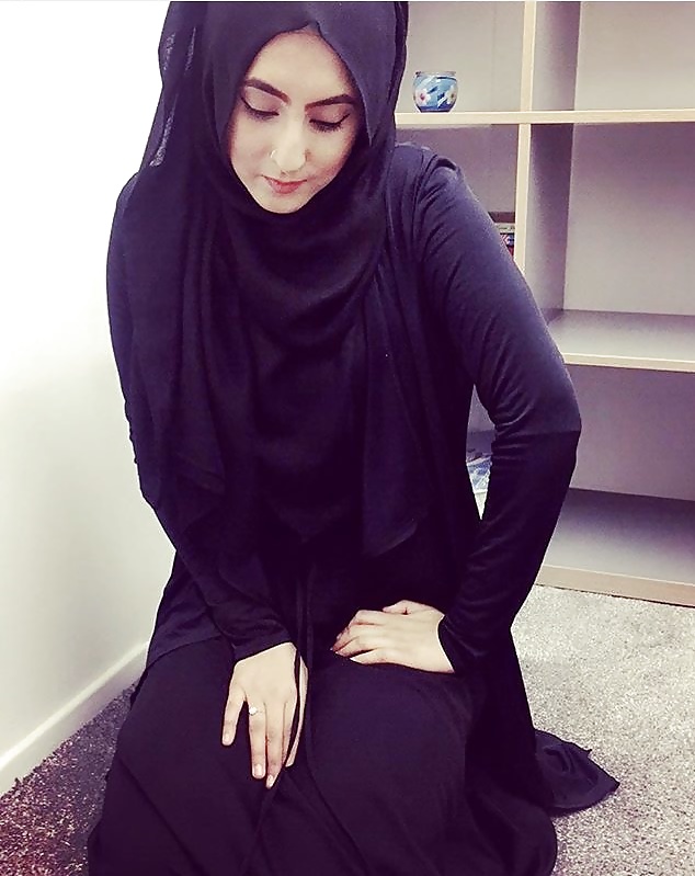 Sexy_paki_hijabi_mosque_teacher (1/6)