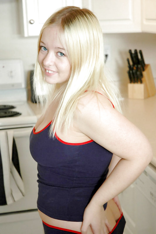 Chubby blonde posing in the kitchen - Photo #11.