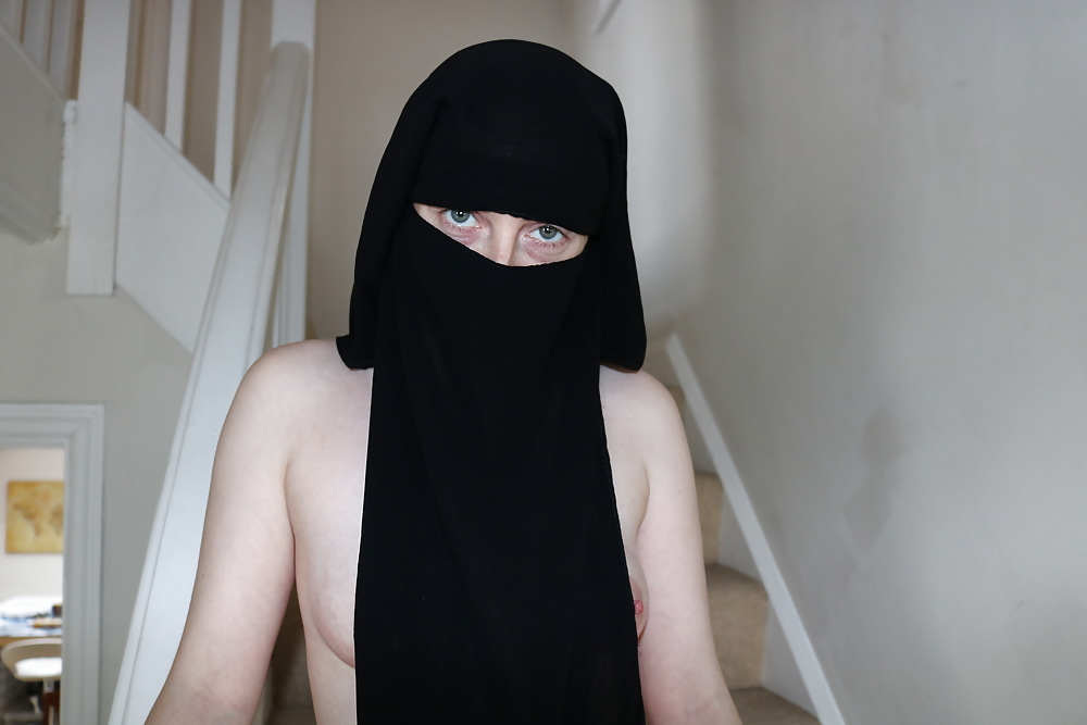 Niqab_Burka_Girl_nude (16/16)
