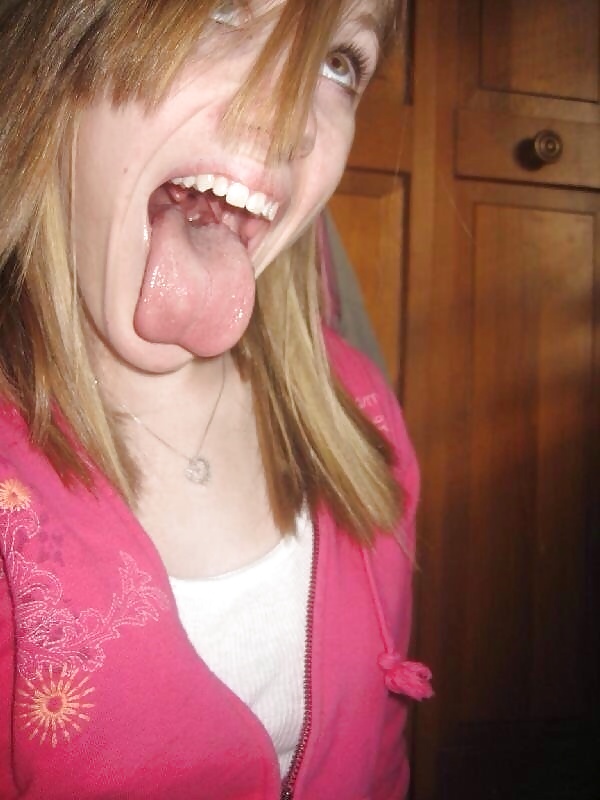 Girls with Open Mouths and Luscious Tongues (3/9)