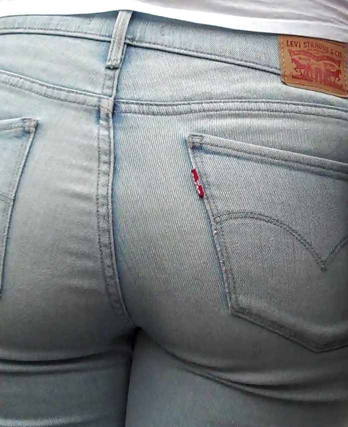 Beautiful teen nice butt & ass in jeans up close  (7/59)