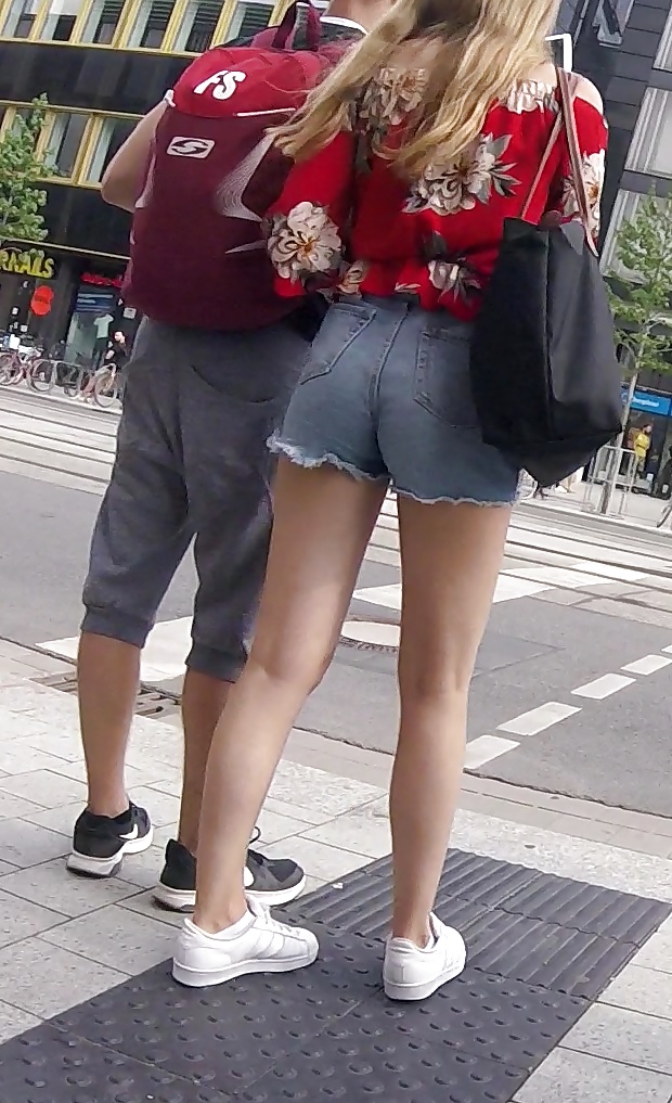 Teens_in_shorts_candid (13/14)