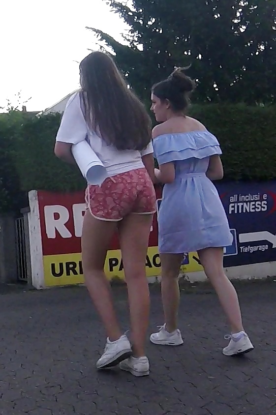 Teens_in_shorts_candid (9/14)