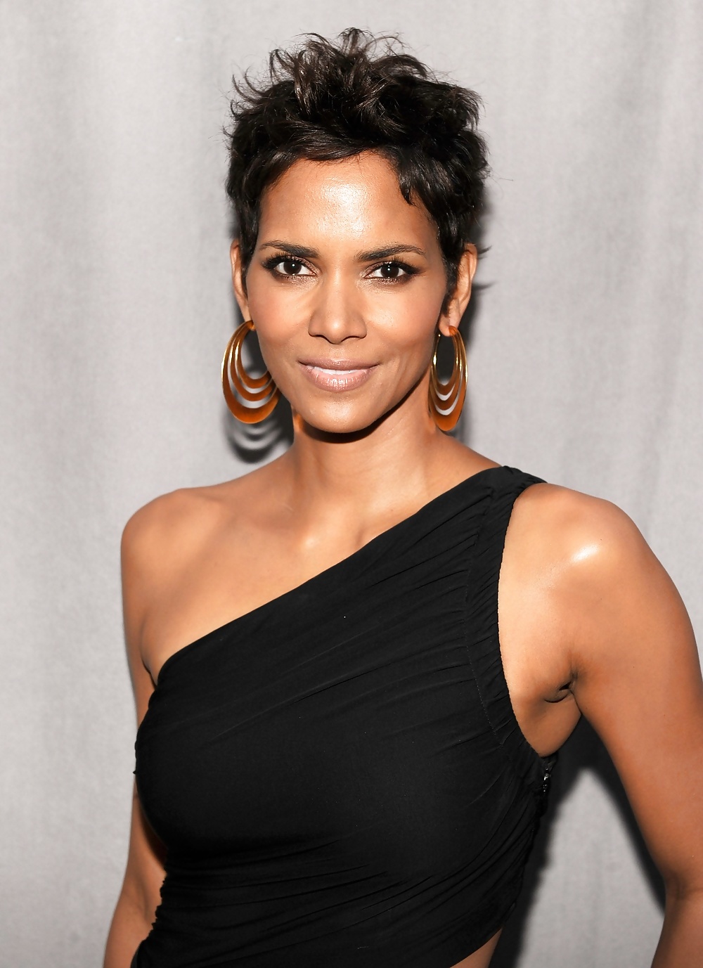 Halle Berry (The best pictures for cum tribute video) (10/22)