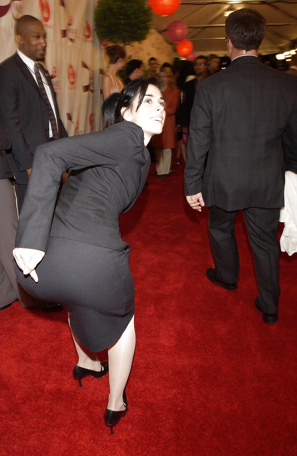 Sarah Silverman has got a thick ass - Photo #16.
