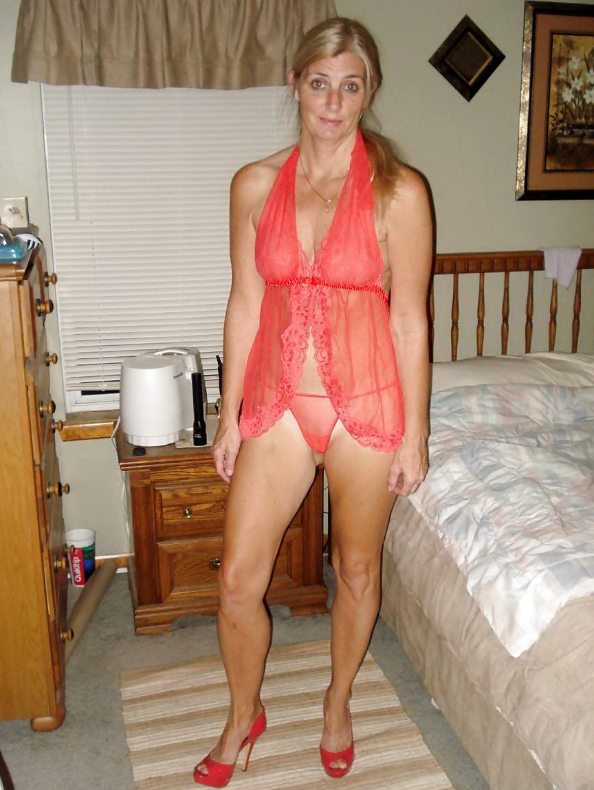 DFW Blonde Wife Legs,Nylons And Heels (3/39)