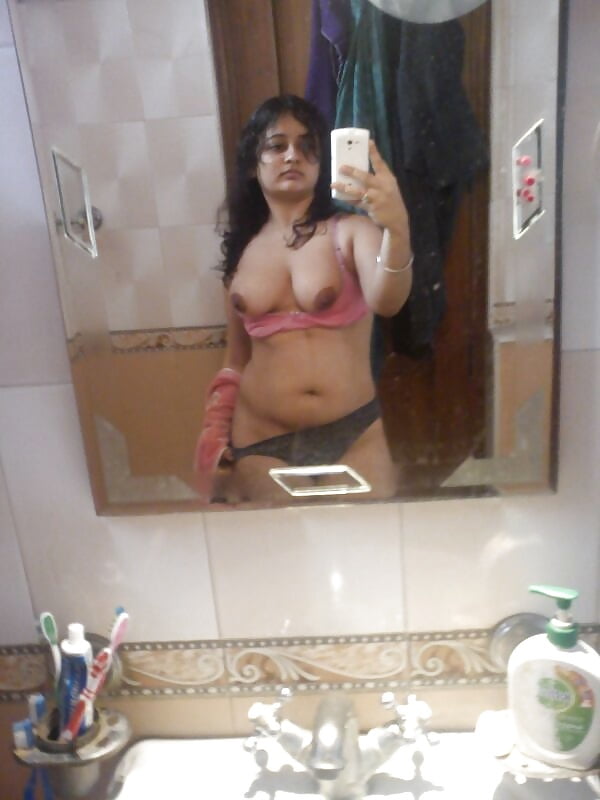 Indian_Wife_Selfie (4/17)