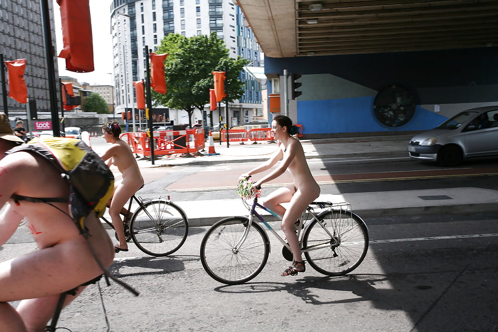 Nude Bike Parade (13/20)