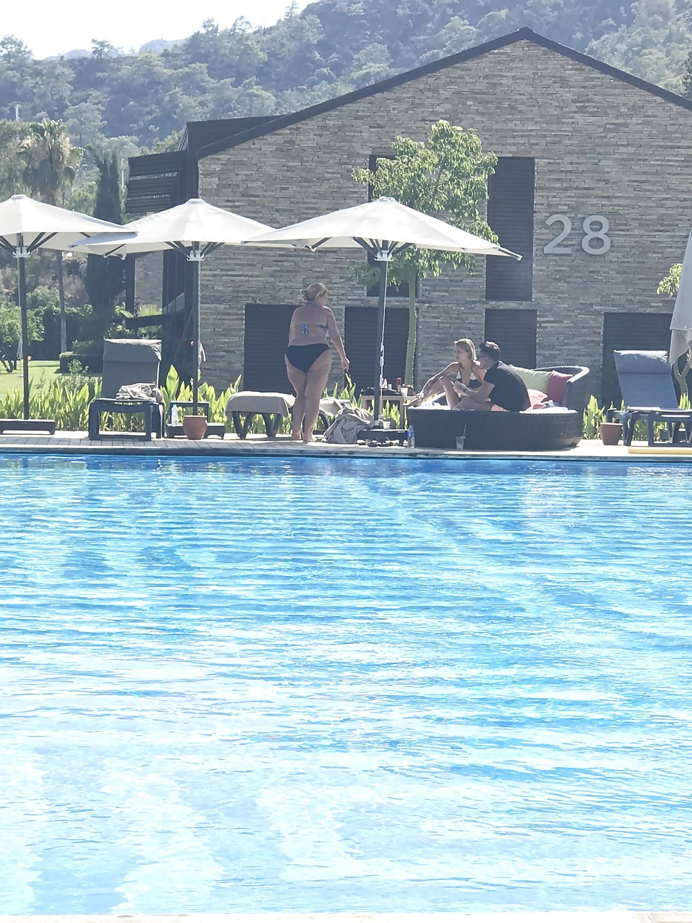 Lebanese BBW Mom on the pool  (16/32)