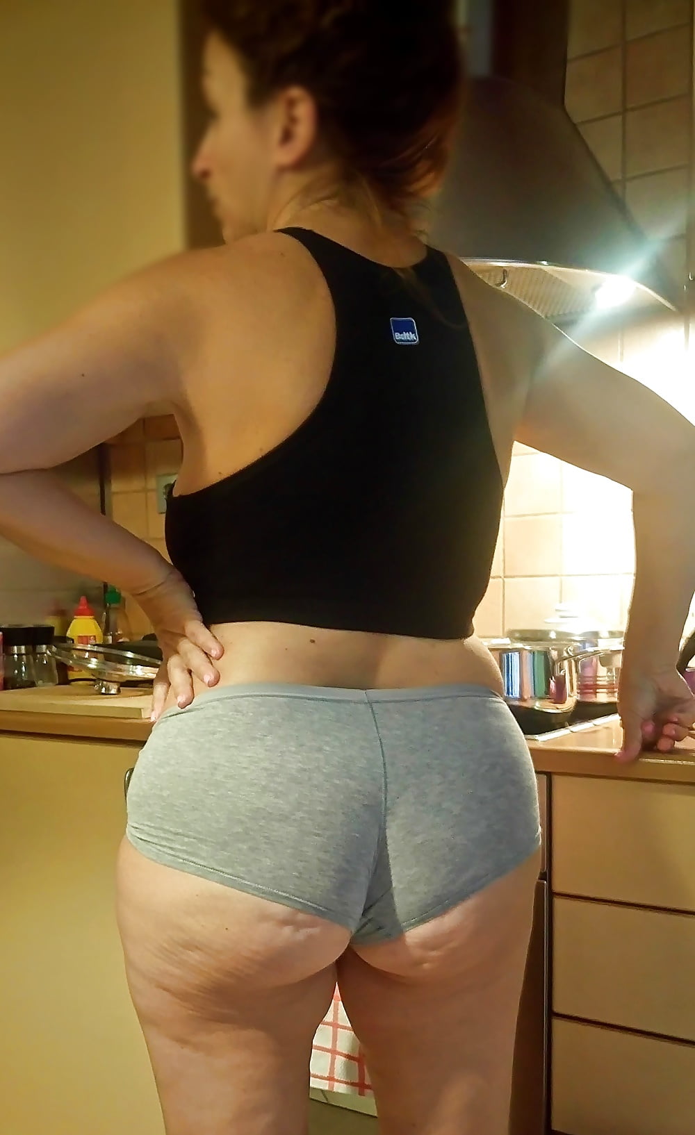 Big butt mature in tight shorts  (1/3)