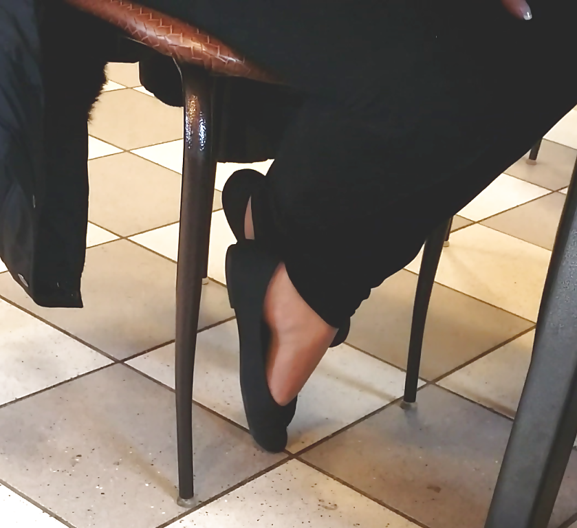 Candid Mature Black Flats With Nylons (10/10)