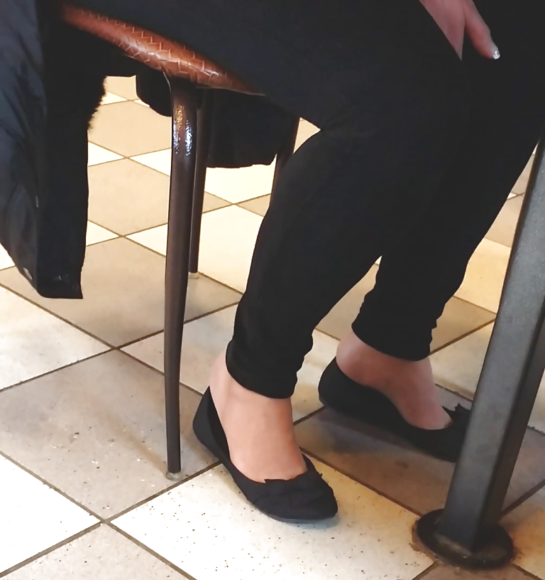 Candid_Mature_Black_Flats_With_Nylons (5/10)