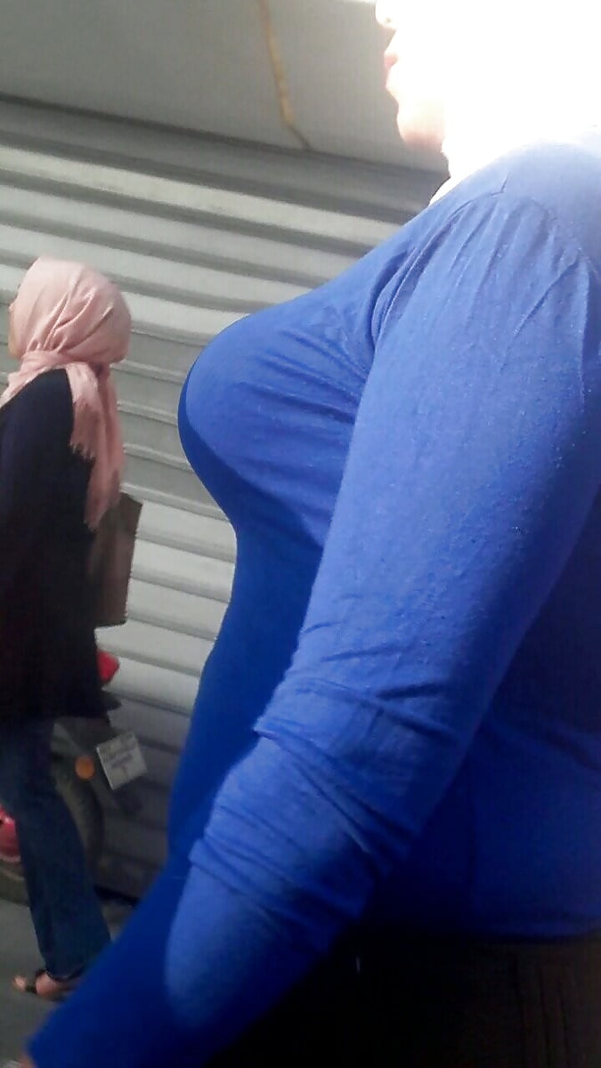 Ass, boobs, feet, hijab, and high heel in arab street part 5 (16/28)