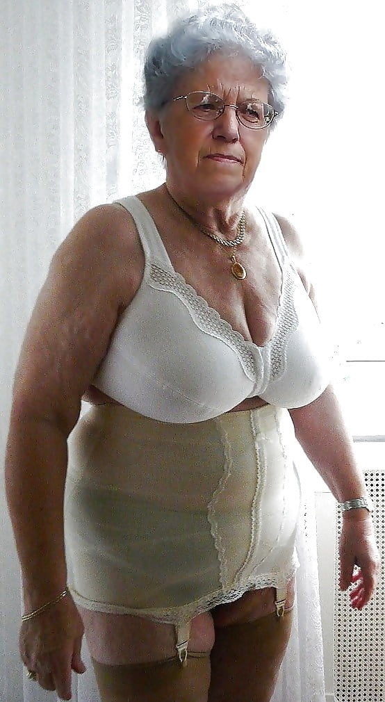 granny_milf_mature_corsets_and_girdles (23/25)