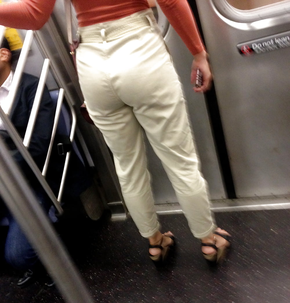 braless hottie on the NYC subway voyeur - Photo #5 