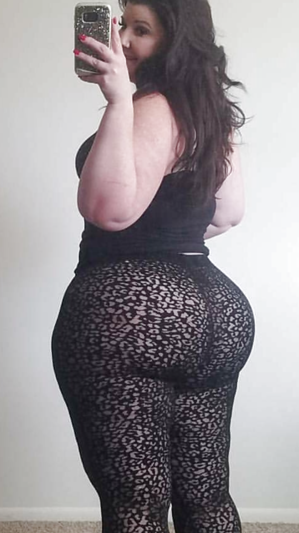 Brunette pawg with massif ass (15/18)