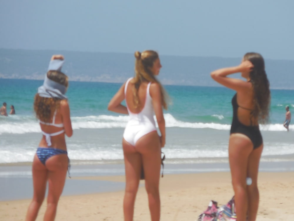 Teens at the beach. Nice butts (7/8)