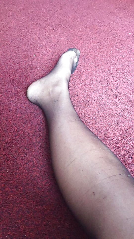pics of scottish female legs feet pussy in tights stockings (14/24)