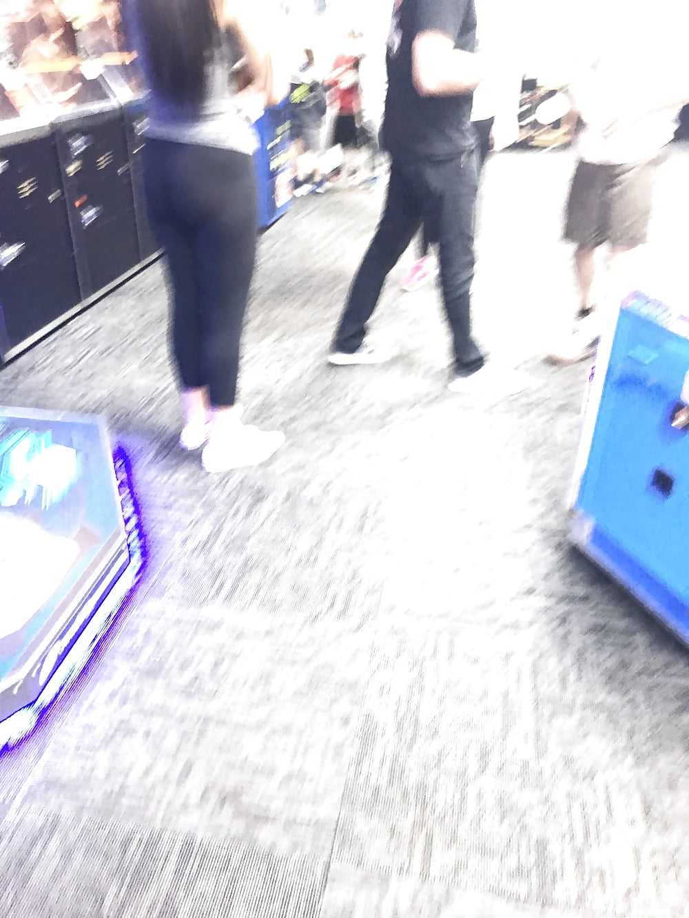 Sexy little Latina teen in leggins at the arcade  (20/35)