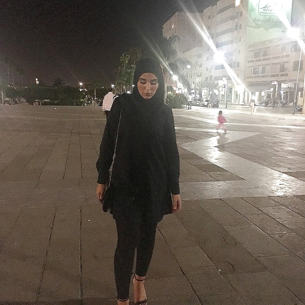 Arab Beurette Hijabi Sluts Hoeren (22/29)