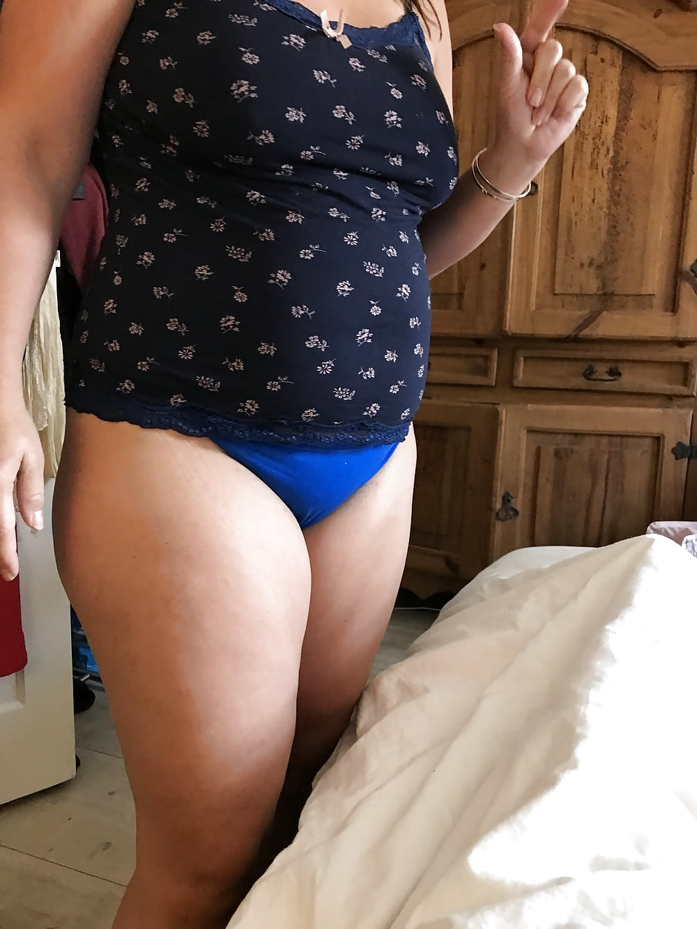 My wife: new blue panties with wedgie (secret photos) .
