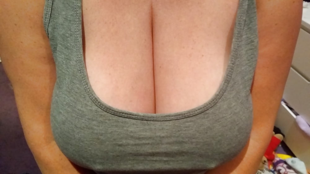 BBW_wife_38FF_natural_breasts_showing_her_tits (17/17)