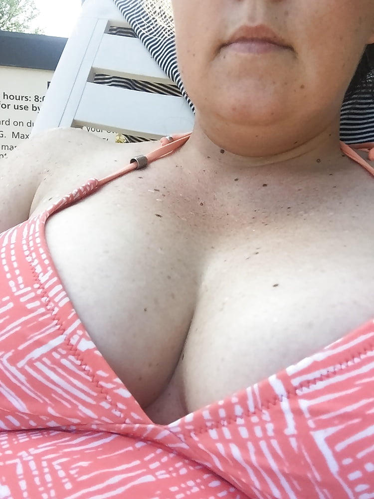 BBW wife sends me photos when she travels (2/13)