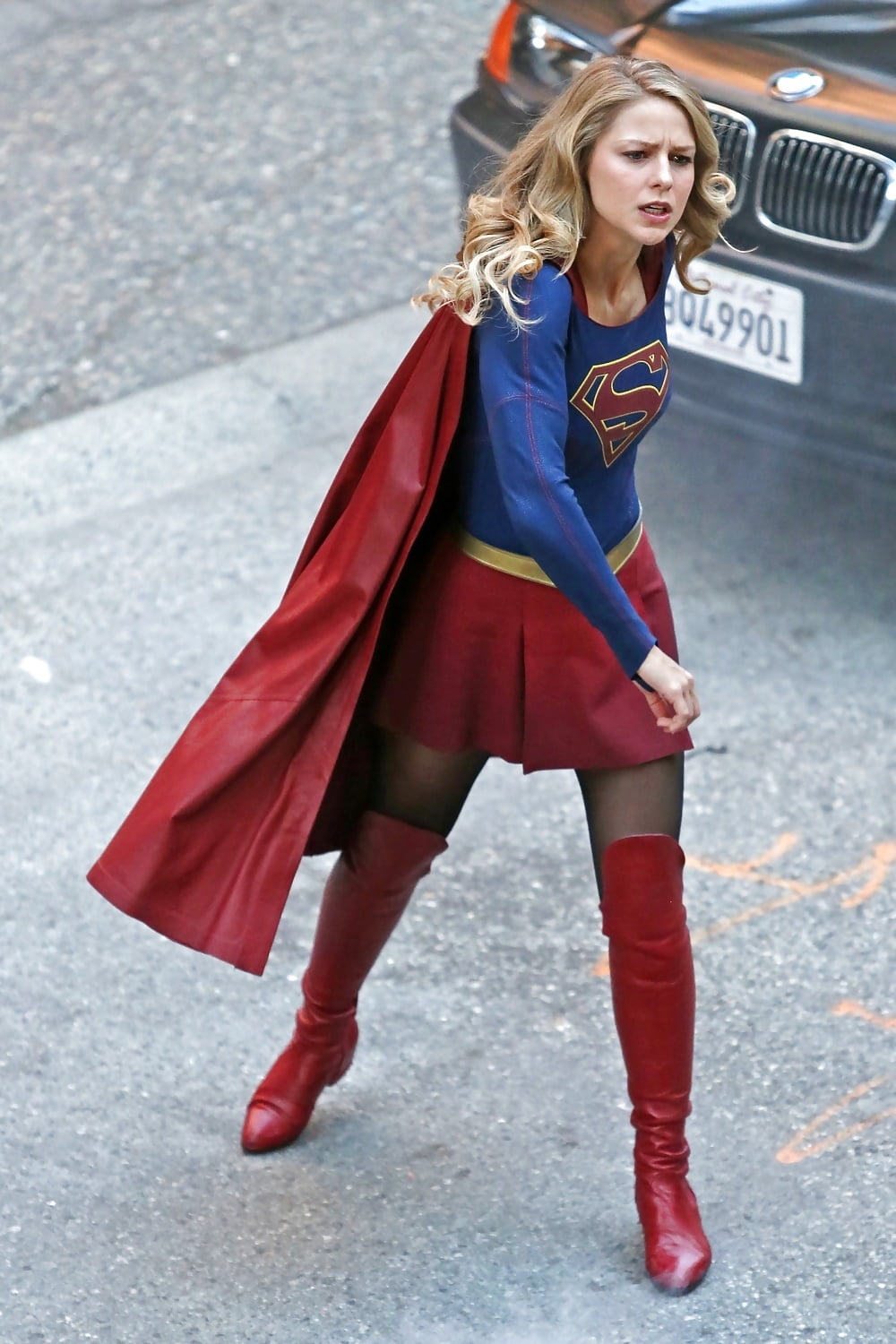 Melissa Benoist BTS Supergirl Vancouver 9-28-17 (21/28)