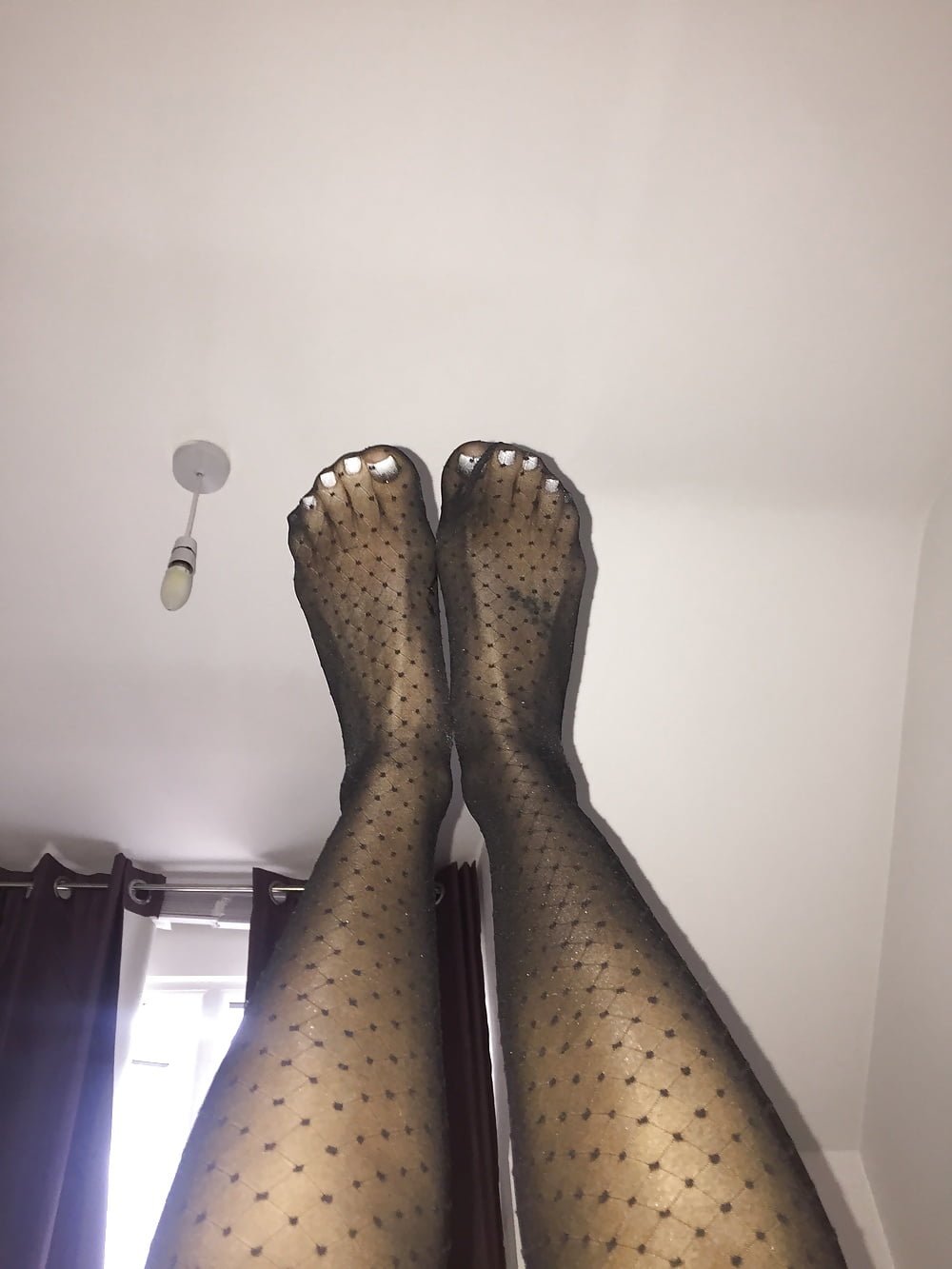 Lucy s_beautiful_legs_and_feet_in_polka_dot_stockings (5/11)