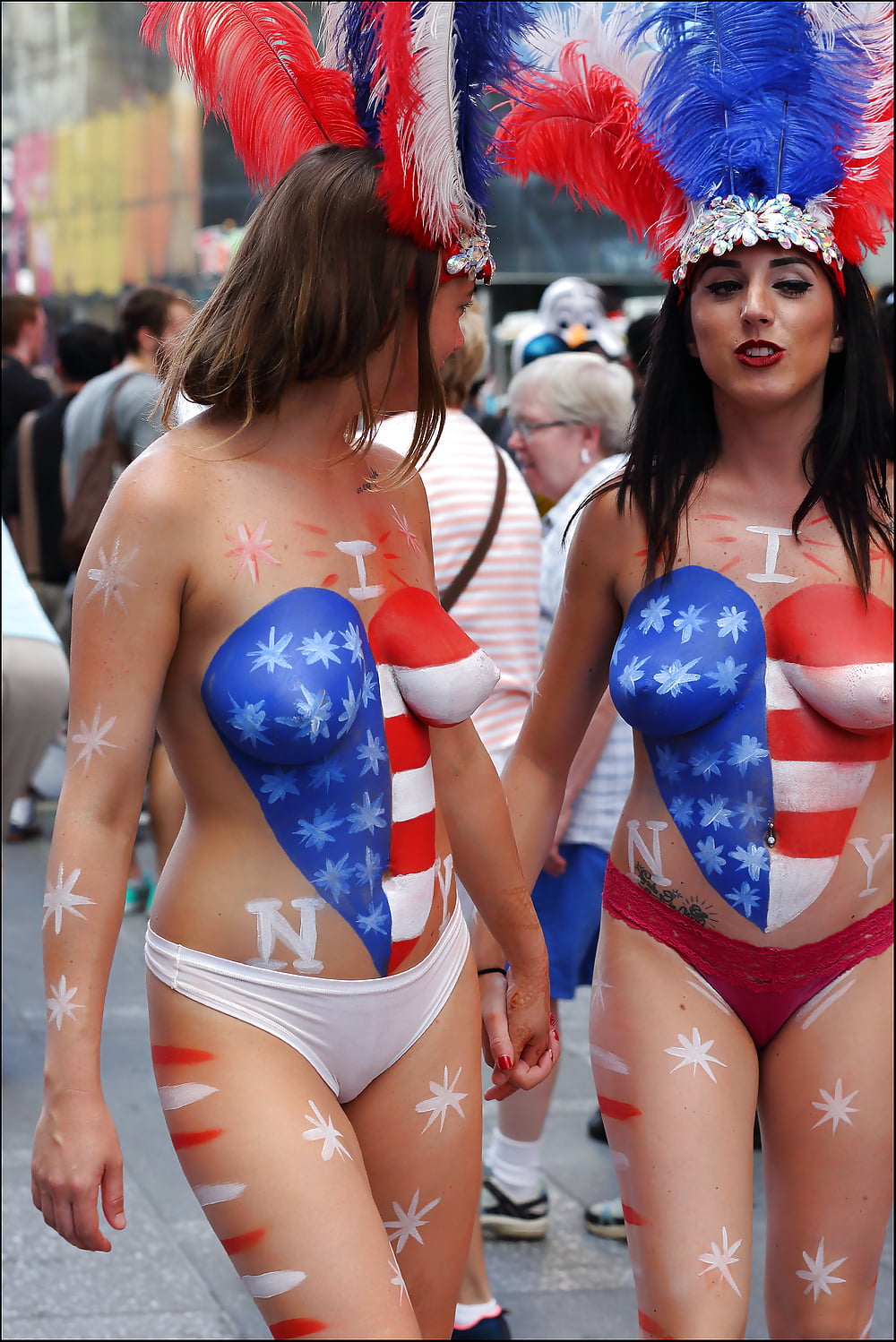 Topless bodypainted on Times Square - Photo #48.