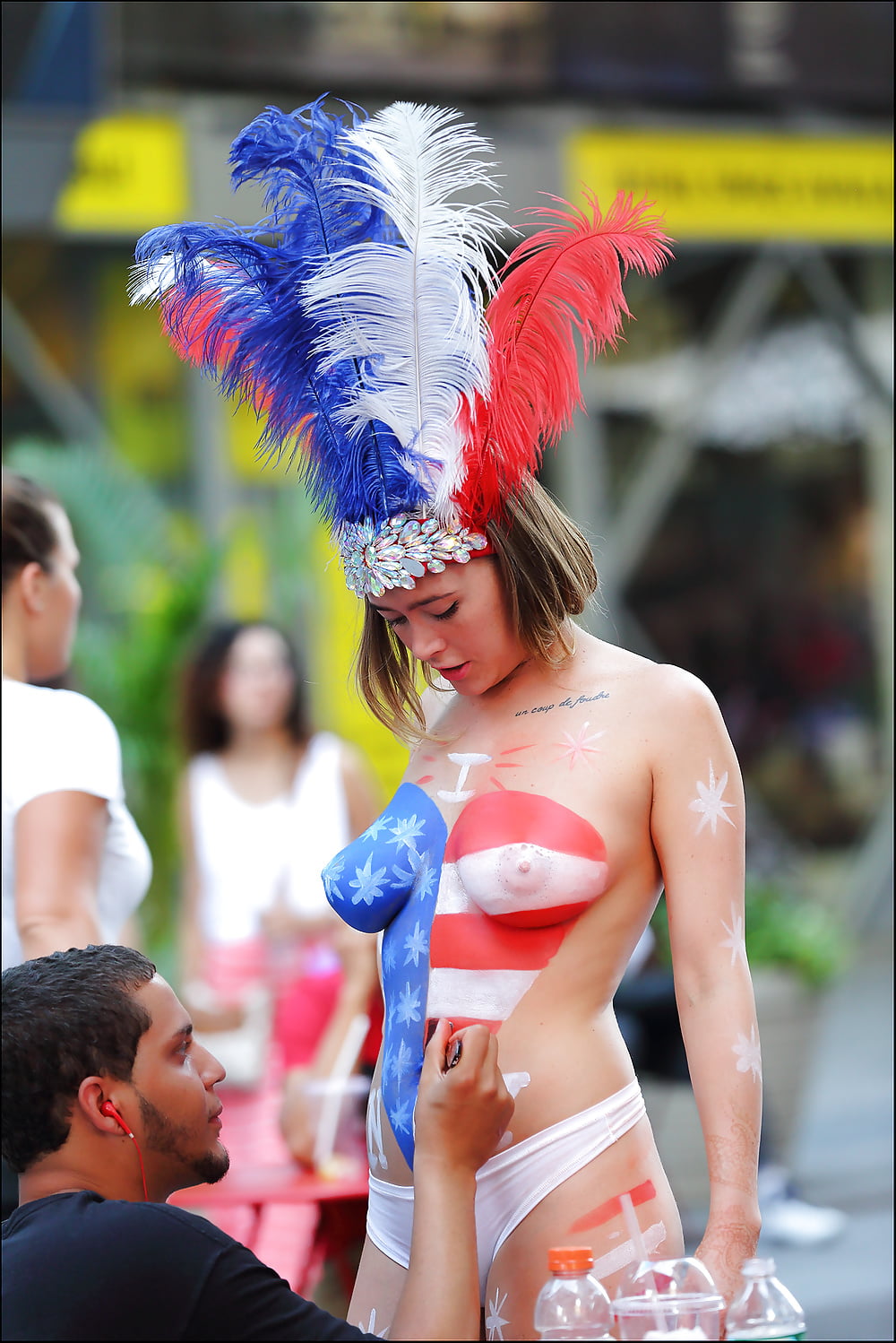 Topless bodypainted on Times Square - Photo #3.