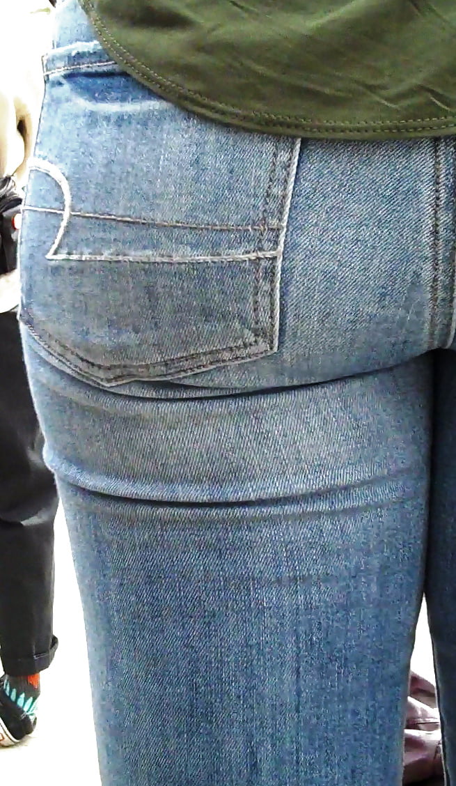 Scratch_sniff_teen_ass_in_butt_tight_jeans (21/28)