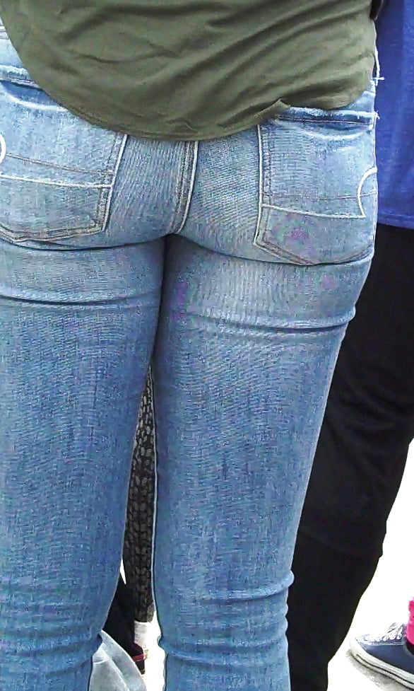 Scratch_sniff_teen_ass_in_butt_tight_jeans (6/28)