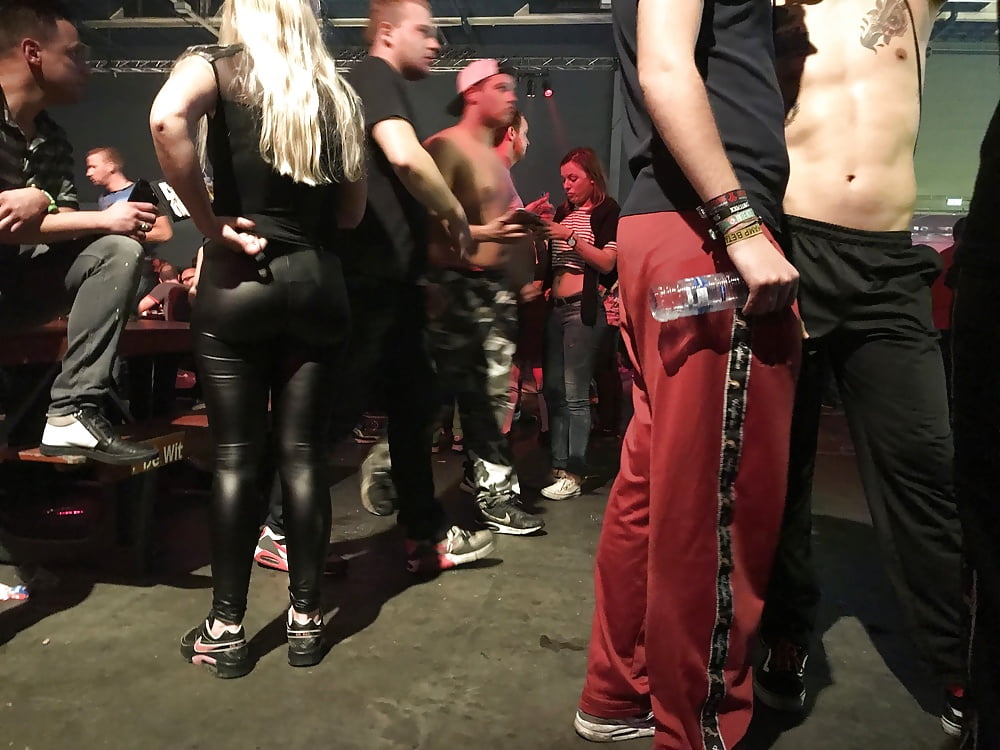 Milf leather legging ass (22/34)