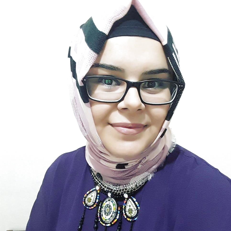 Turkish hijabi milf (11/17)