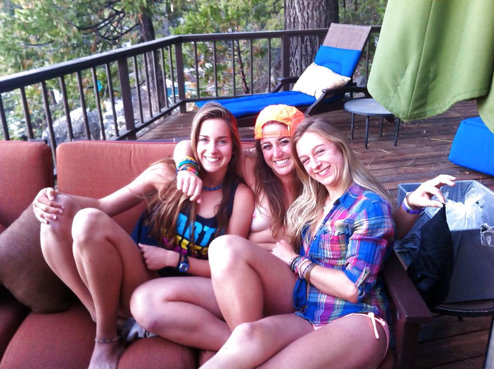 Teen Friends Have Nude Vacation Fun (5/49)