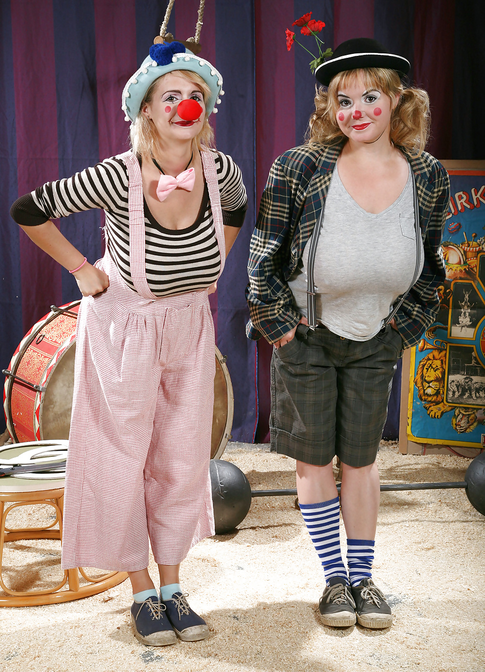 Vendy Mia - Two busty clowns - 58 photos