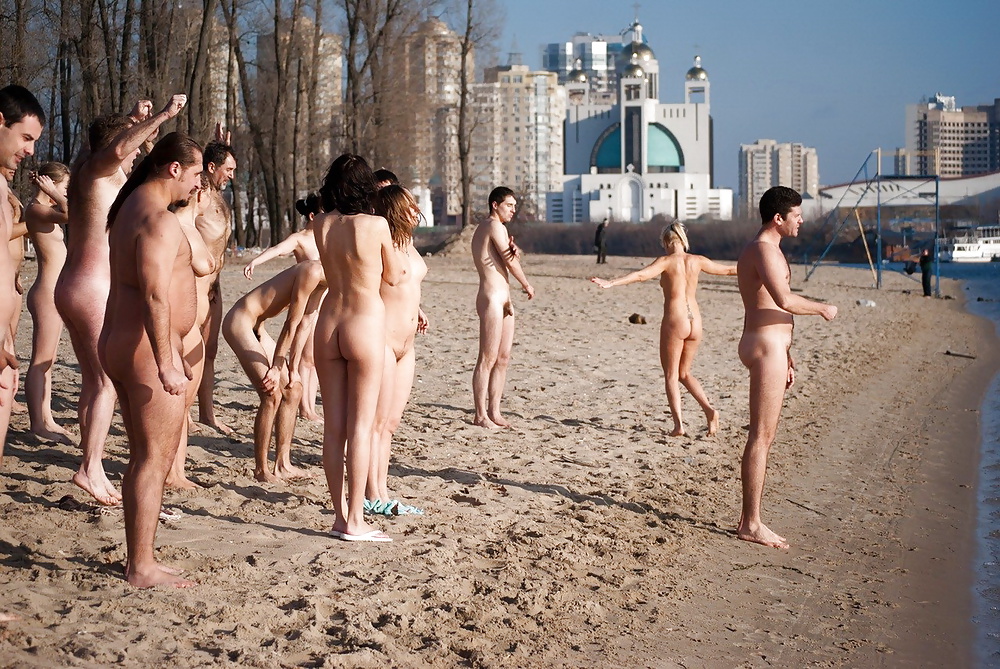 Ukrainian winter nudists, part 2 (30/98) .