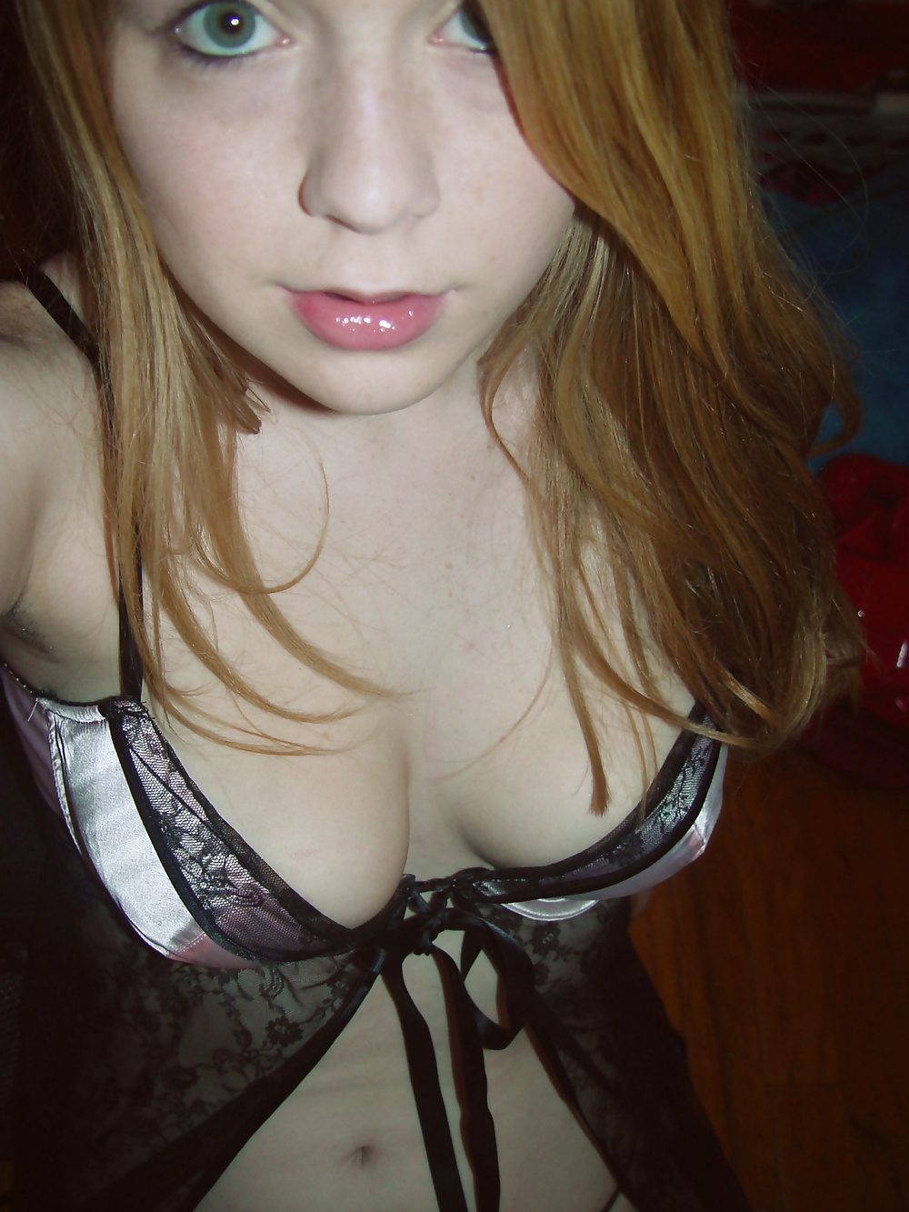 Sexy Redhead Babe xx (4/37)