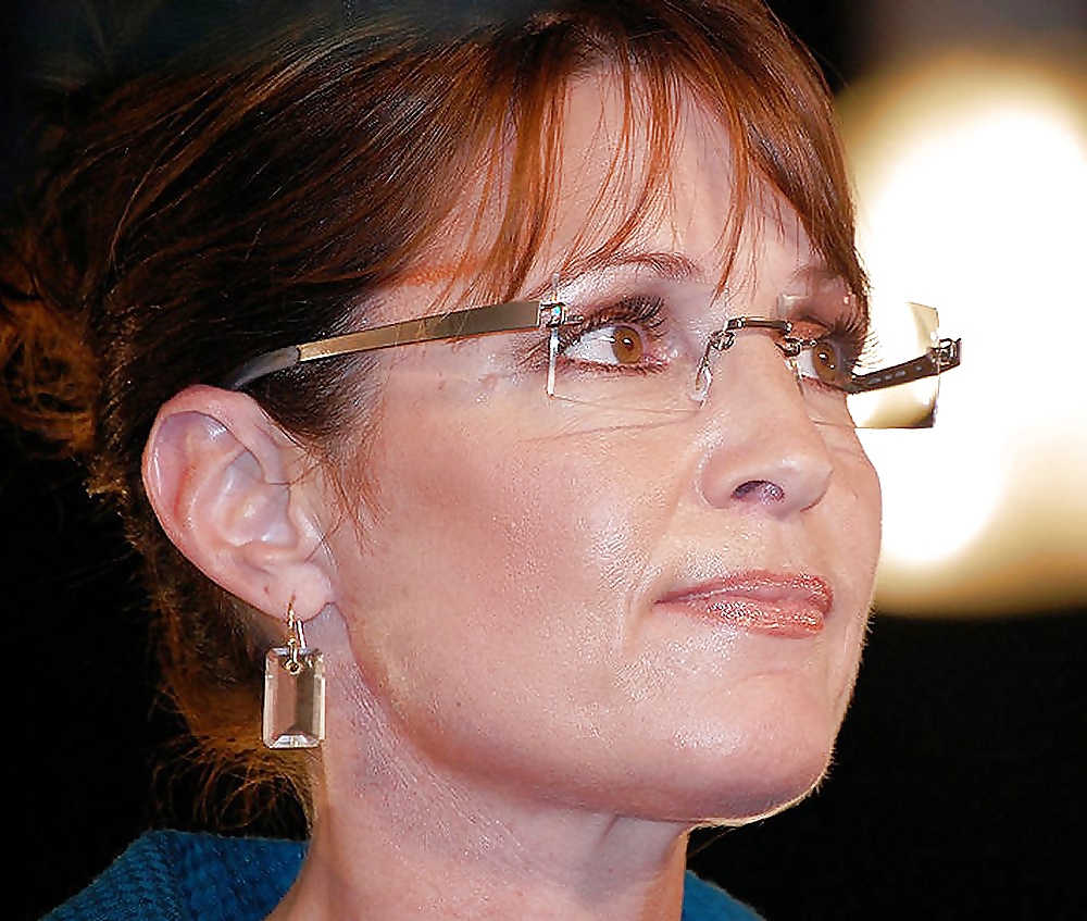 Sarah Palin Is A Pornstar Trapped In A Politician's Body (17/36)