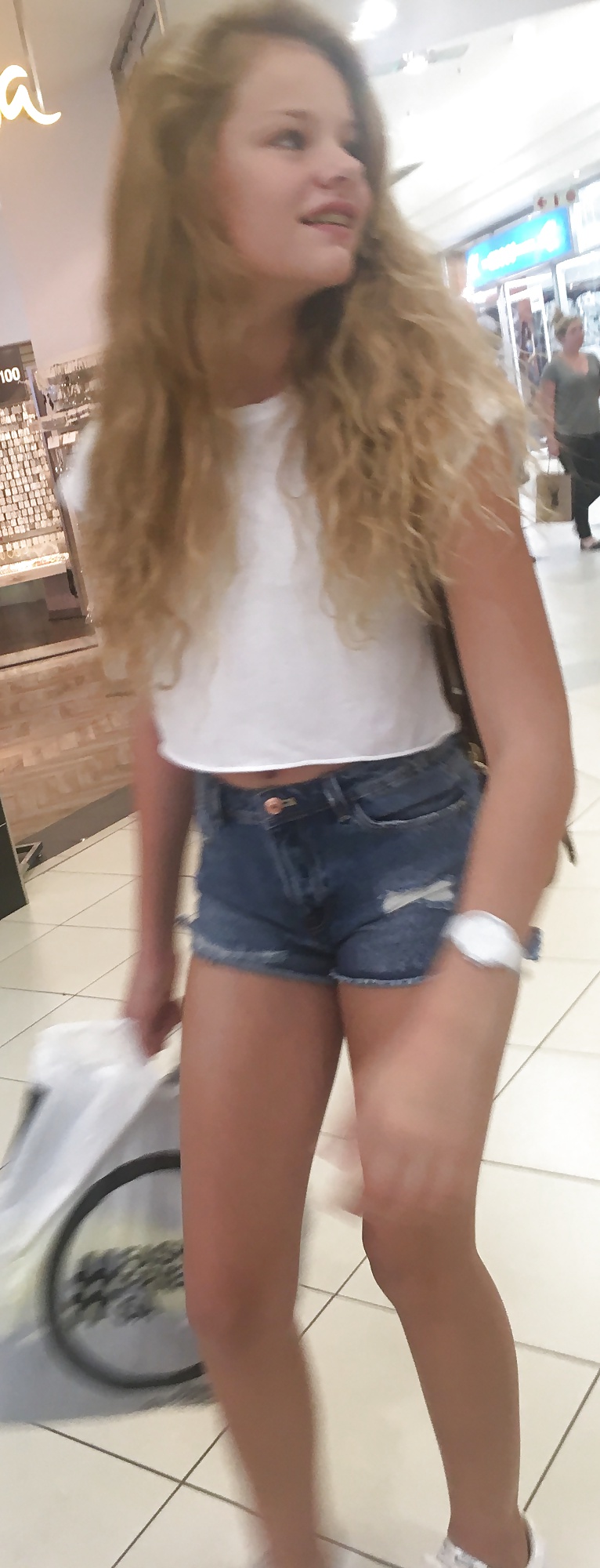 An OMG hot mall teen! Wow, just wow :) (15/28)