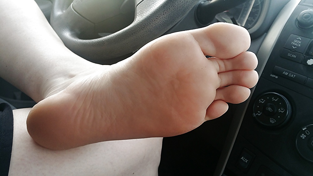 Love smelly warm feet (2/5)