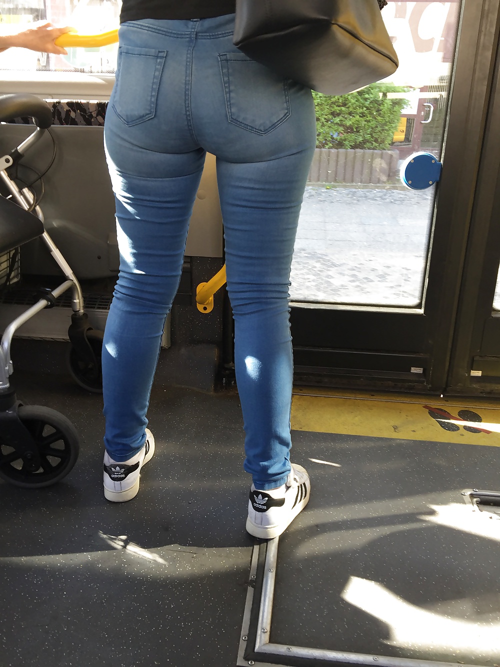 Sexy Ass in tight Jeans - Berlin Bus  (8/8)