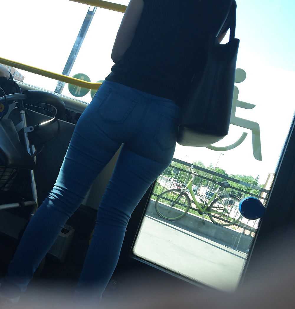 Sexy Ass in tight Jeans - Berlin Bus  (3/8)
