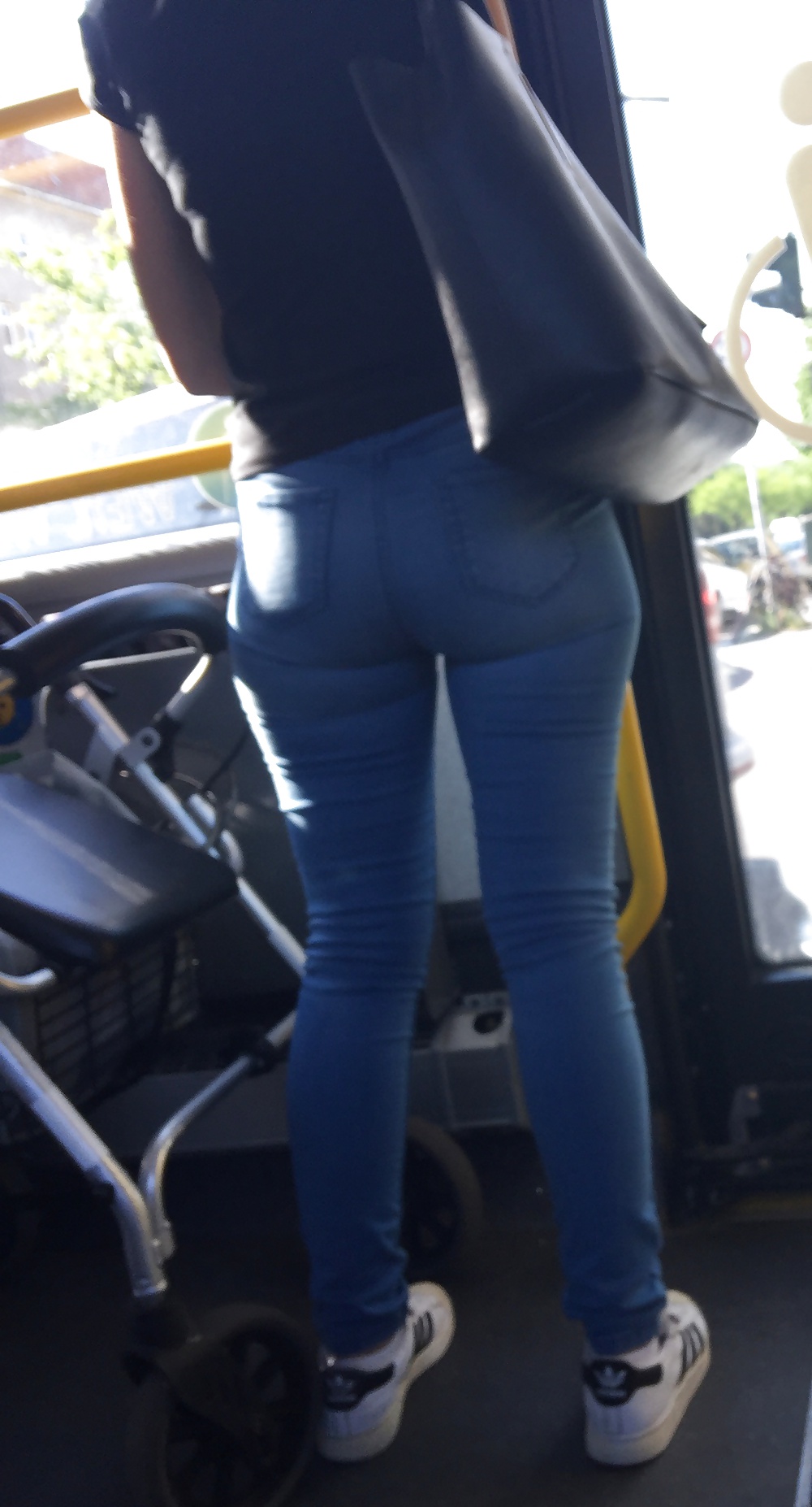 Sexy Ass in tight Jeans - Berlin Bus  (2/8)