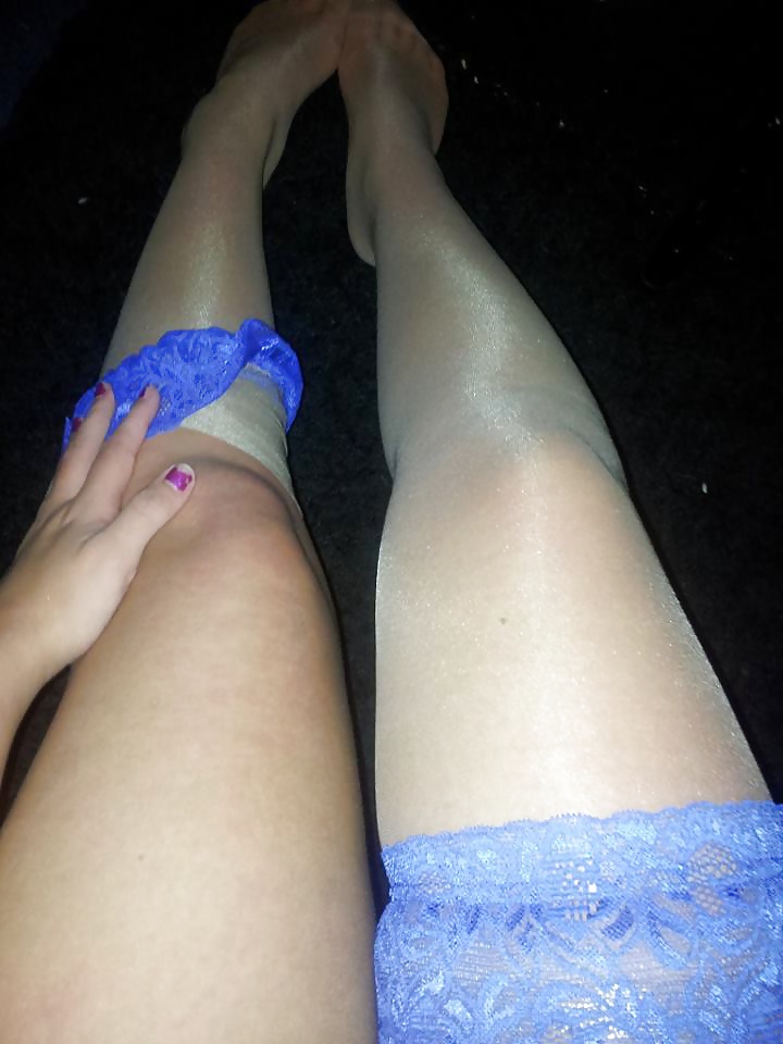 pics_of_scottish_female_legs feet_in_tights stockings (23/39)